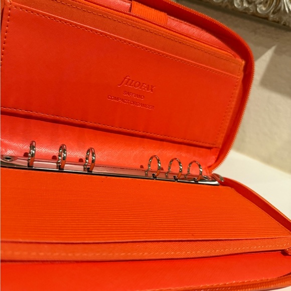 Filofax Saffiano Compact Zip Organiser - Picture 4 of 9